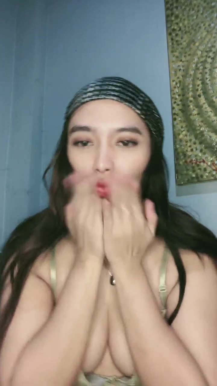 Joget Erotis Pemancing Birahi Kylie ID 98008864 Mango